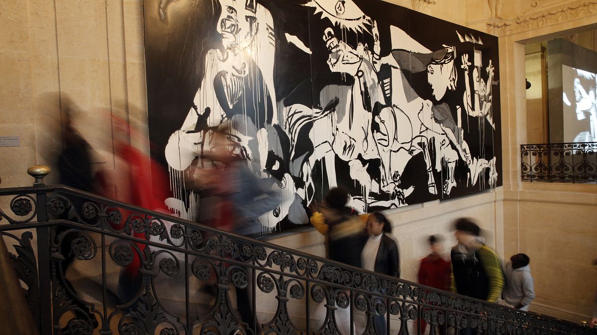 عرض لجدارية غارنيكا، وهي من أشهر أعمال بيكاسو صور فيها أهوال الحرب الأهلية الإسبانية في متحف بيكاسو في باريس، فرنسا.