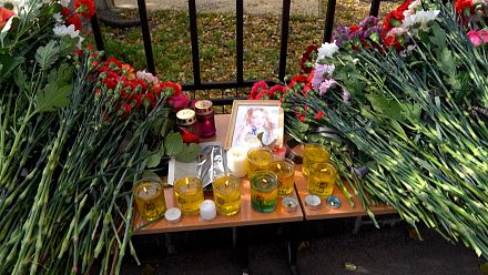 Russians gather to mourn victims of campus shooting spree