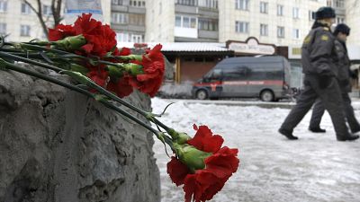 Gyász és emlékezés az oroszországi lövöldözés helyszínén 