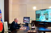 ولادیمیر پوتین در حال صحبت کردن با رئیس کمیسیون انتخاباتی روسیه