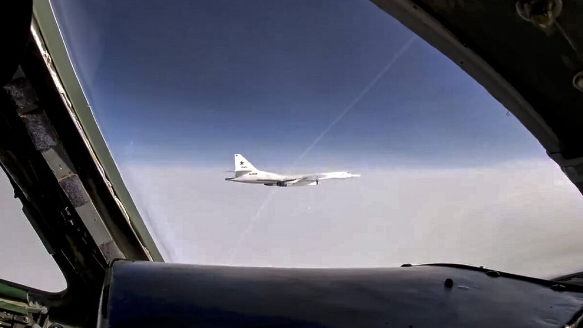 Caças da NATO escoltam bombardeiros russos