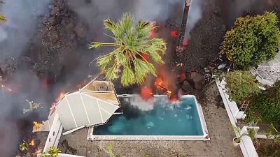 La lava engulle cientos de casas tras la erupción del volcán de La Palma