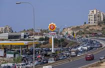 منظر عام لمحطة بنزين على الطريق السريع الرئيسي الذي يربط العاصمة بيروت بجنوب لبنان، الجمعة 3 سبتمبر 2021