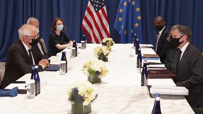 UE apela a "reforço da confiança" com os EUA