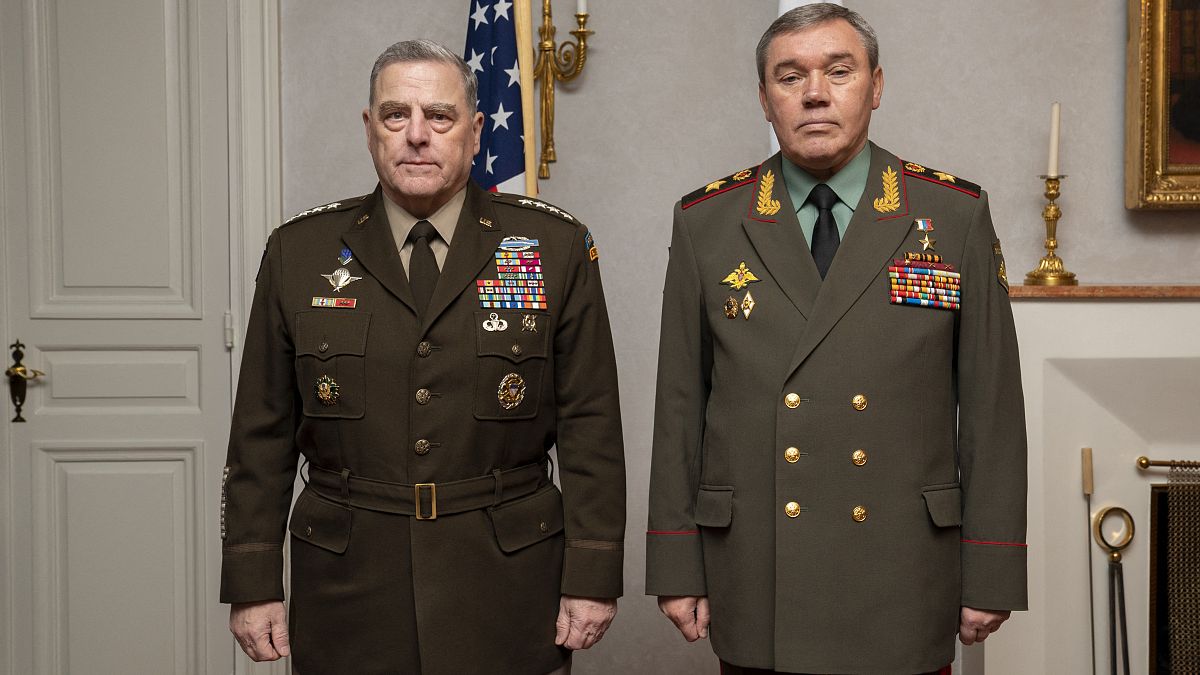 رئيس أركان القوات المشتركة الأمريكية مارك ميلي ورئيس الأركان الروسي فاليري غيراسيموف في هلسنكي. 22/09/2021 
