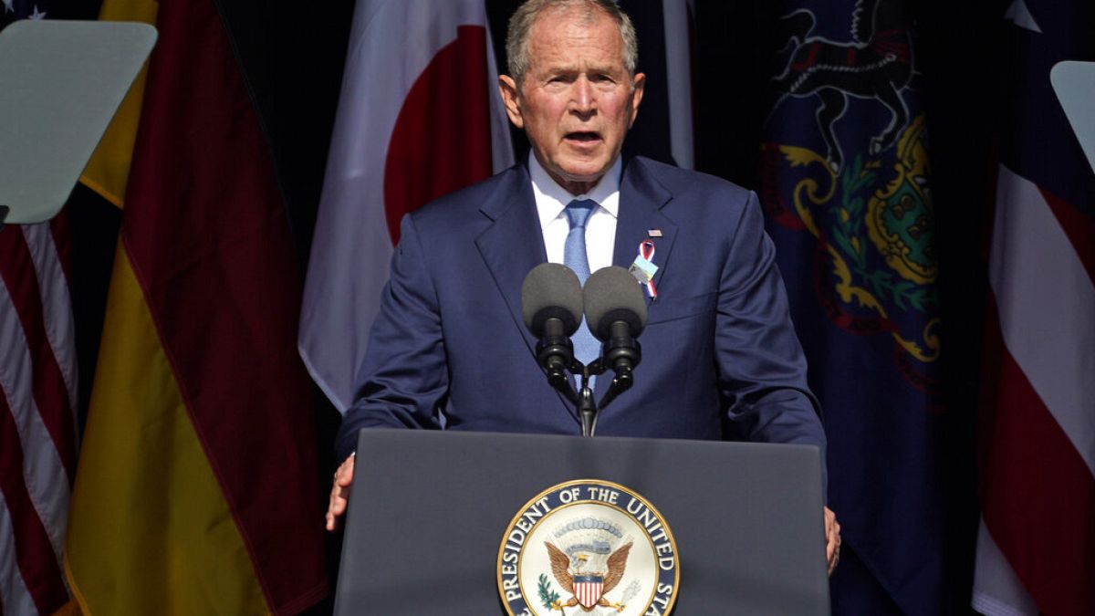 الرئيس السابق جورج دبليو بوش يتحدث في النصب التذكاري الوطني للرحلة رقم 93 في شانكسفيل، بنسلفانيا، السبت 11 سبتمبر 2021، في الذكرى العشرين لهجمات 11 سبتمبر 2001