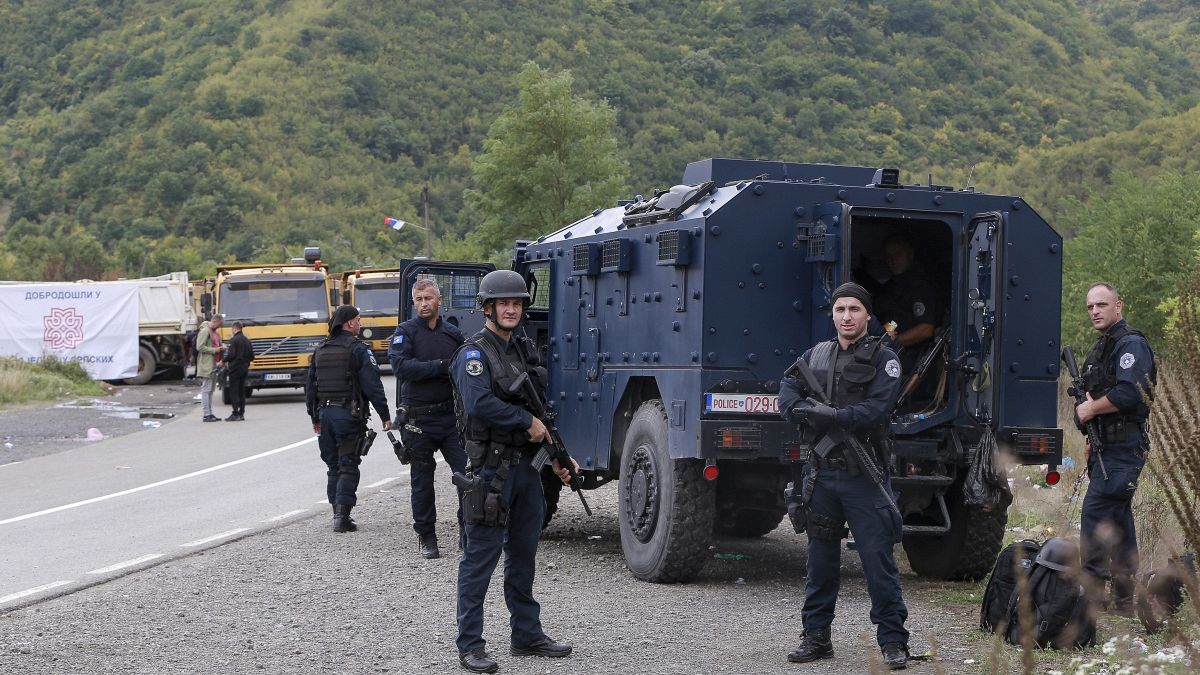 Κοσοβάροι αστυνομικοί στα βόρειο σύνορα του Κοσόβου.