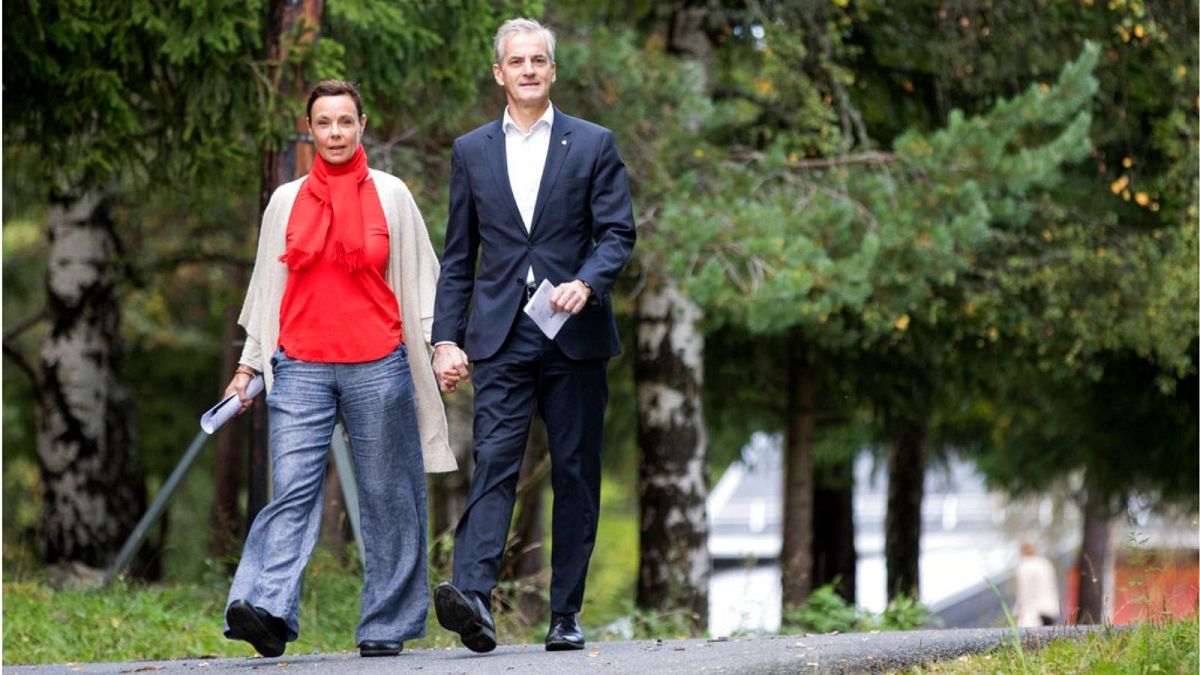 یوناس گاهر اشتوره، رهبر حزب کارگر نروژ(راست) و همسرش
