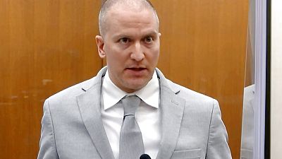 Le meurtrier de George Floyd, l'ex-policier Derek Chauvin le 25 juin 2021, devant le tribunal de Minneapolis 