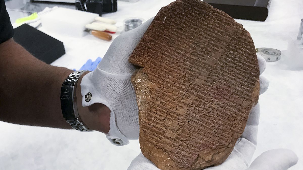 3500 Jahre alte Tontafel mit Keilschrift 