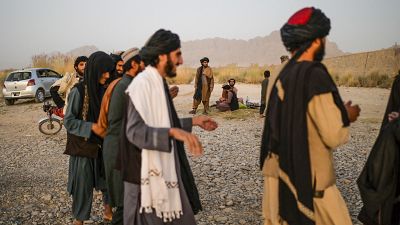 ویدئو؛ اعتراض اقتصادی مردم در کابل و رقص اعضای طالبان در ساحل ارغنداب
