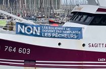 Протесты против ветрогенераторов в гавани Шербура, Франция