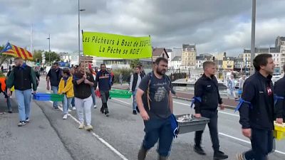 Demonstrierende aus dem Fischereigewerbe in Cherbourg