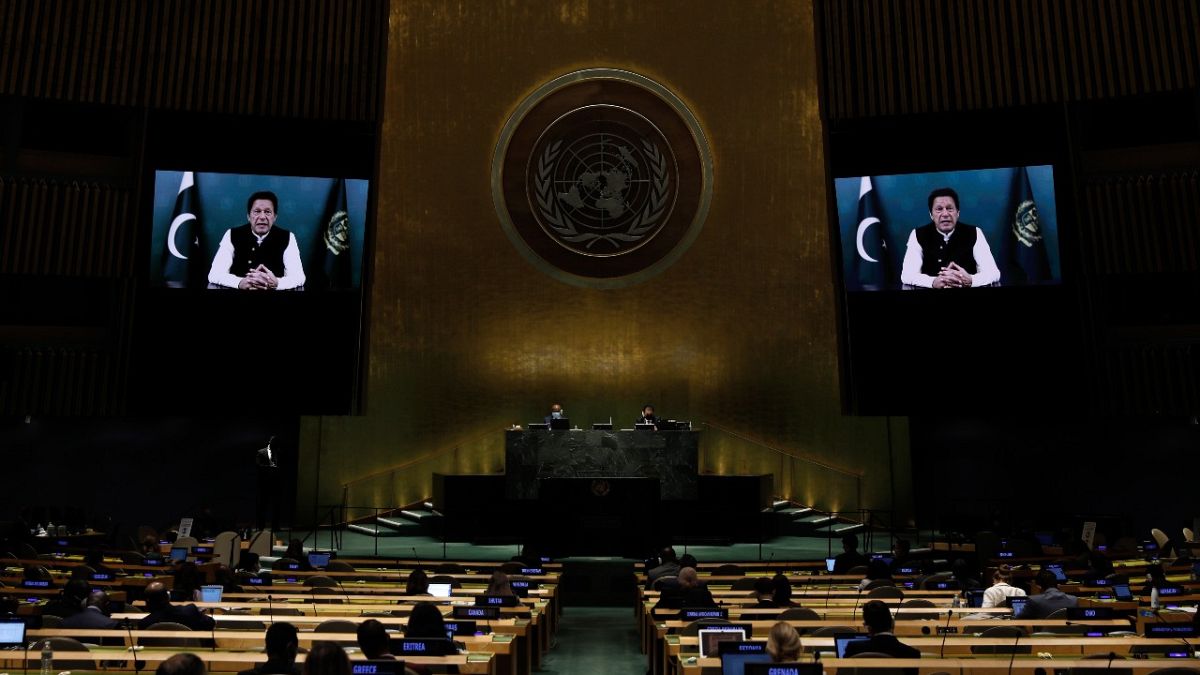 رئيس الوزراء الباكستاني عمران خان يخاطب في رسالة مسجلة، الدورة 76 للجمعية العامة للأمم المتحدة. 