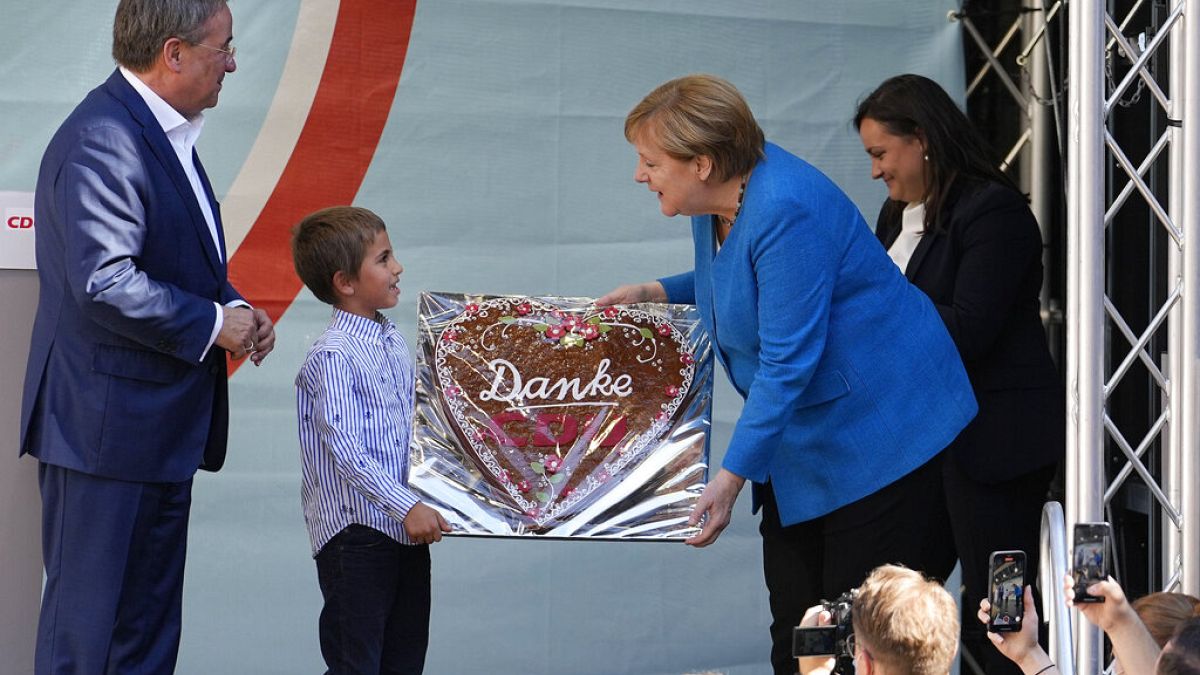 Angela Merkel is buzdított Armin Laschet záró kampánygyűlésén 