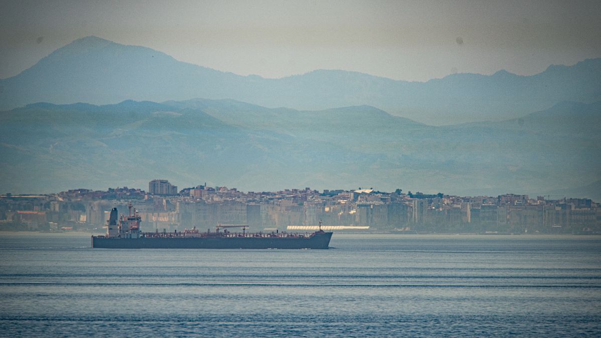 Venezuela'ya petrol taşıyan İran'a ait petrol gemisi, Cebelitarık'tan geçerken