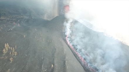 Smoke, ash and lava spurt out of Spanish volcano