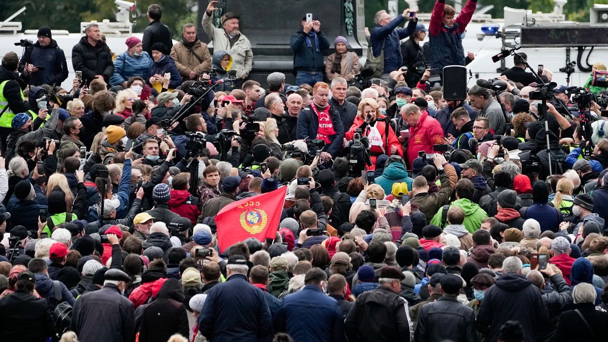 Rusya'da parlamentonun alt kanadı Devlet Duması için yapılan seçimlerin sonucuna karşı çıkan Komünist Parti, gösteri düzenledi