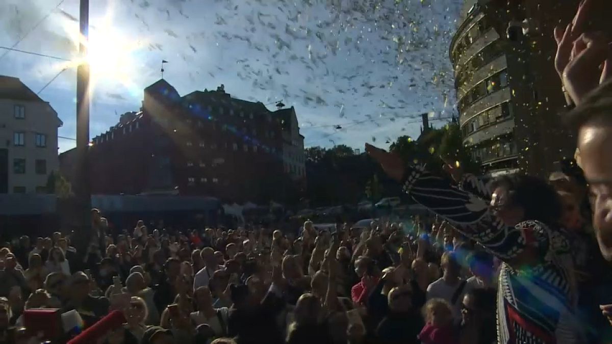 Jubel im Zentrum von Oslo - die Corona-Beschränkungen sind Vergangenheit