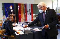 Le chef de l'Etat Frank-Walter Steinmeier a déposé son bulletin dimanche matin dans un bureau de Berlin.