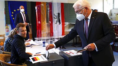 Frank-Walter Steinmeier am frühen Sonntagmorgen bei der Stimmabgabe in Berlin