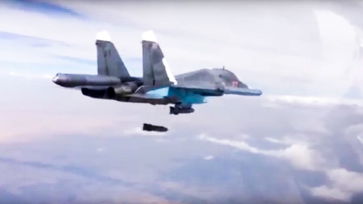 Suriye'de hava saldırısı düzenleyen Rus savaş uçağı (arşiv) 