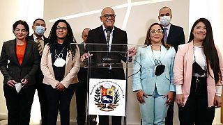 El jefe de la delegación del Gobierno de Venezuela, Jorge Rodríguez, durante una rueda de prensa en México