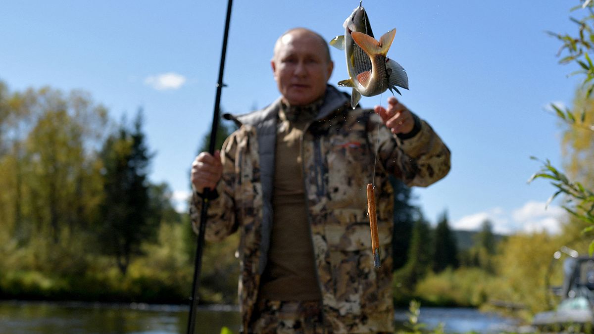 Владимир Путин поймал рыбу