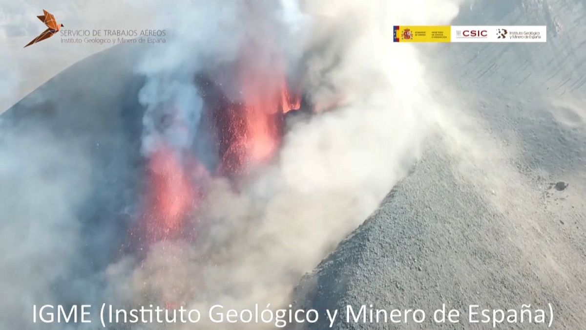 Captura de un vídeo captado por un dron sobre el volcán Cumbre Vieja de La Palma