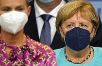 Angela Merkel durante el discurso de su candidato Amin Laschet. Decepción en las filas cristianodemócratas.