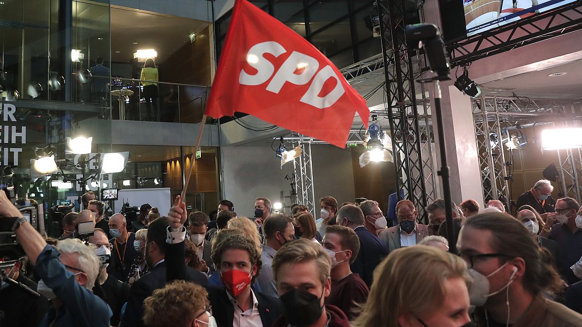 شادی سوسیال دموکرات‌ها از پیشتازی در انتخابات پارلمانی آلمان پس از اعلام نتایج اولیه