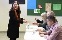 Voksol az izlandi kormányfő, Katrin Jakobsdottir a szeptember 25-i parlamenti választásokon