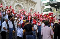 Tunisia, la piazza in tumulto chiede la messa in stato d'accusa del presidente Saied