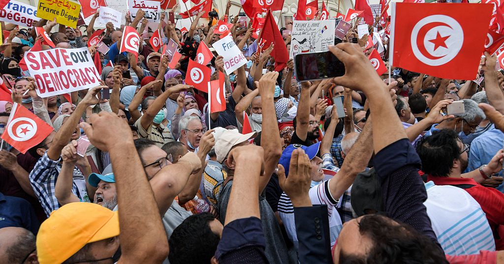 Mass protest as Tunisia political crisis escalates