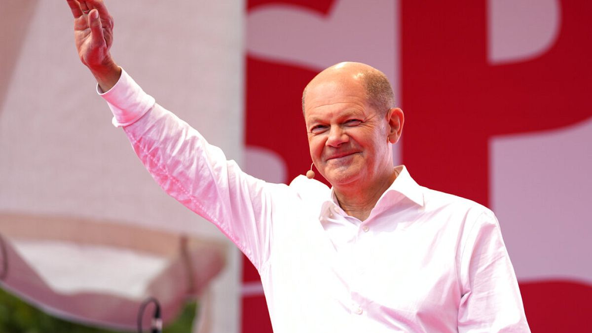 az SPD kancellárjelöltje, Olaf Scholz egy kampányrendezvényen