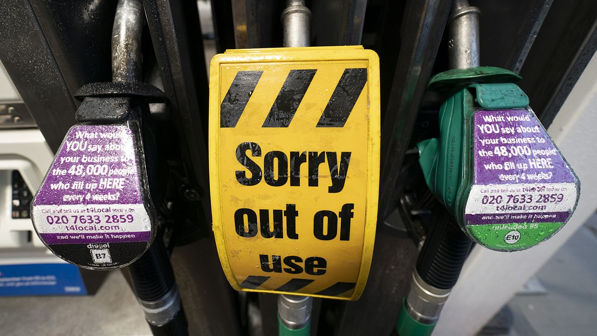 İngiltere'de bazı benzin istasyonları hizmet veremez oldu