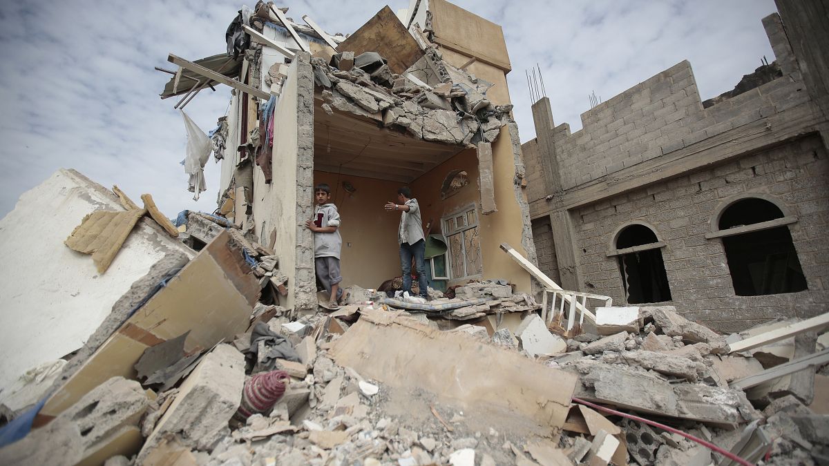 اثار قصف على العاصمة اليمنية صنعاء