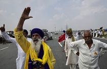 Индийские фермеры перекрывают шоссе