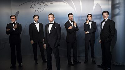 Archives : Les répliques en cire des 6 acteurs ayant endossé le costume de James Bond, exposées au musée Madame Tussauds - photo du 04/10/2016