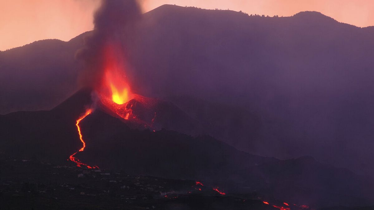 La Palma: Glühend heiße Lava fließt Richtung Meer, Angst vor Gift-Dämpfen
