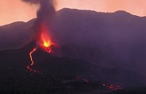 VOLCÁN | La lava de Cumbre Vieja avanza a menos de 300 metros del mar tras recuperar su actividad