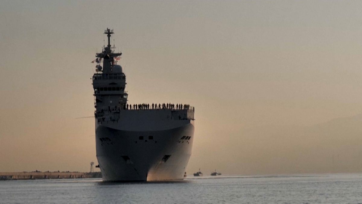 Grécia compra navios de guerra a França
