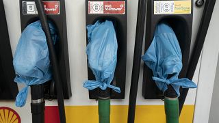 مضخات التزويد بالوقود خارج الخدمة في محطة بنزين في مانشستر التي نفد وقودها بعد انتشار الذعر في الشراء في المملكة المتحدة.