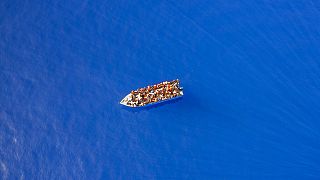 Un navire de migrants photographié le 29 juillet 2021 en Méditerranée