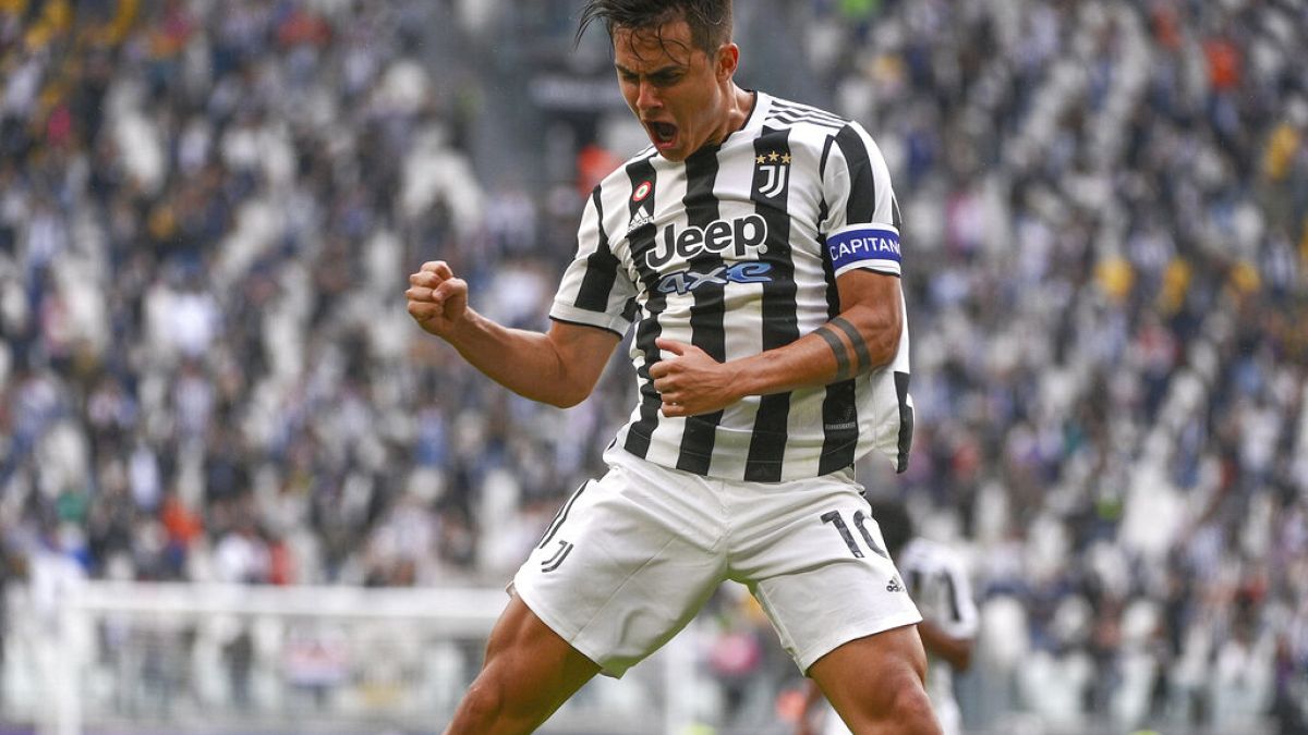 A Juventus játékosa, Paulo Dybala ünnepli a gólját a hétvégi Sampdoria elleni bajnokin