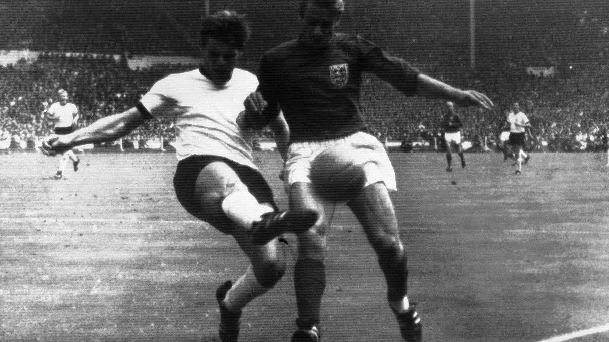 Роджер Хант (справа) на Кубке мира в Англии, 1966 год