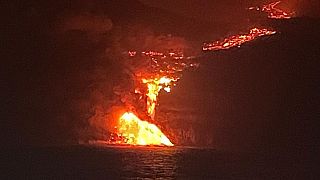 شاهد: حمم بركان جزيرة لا بالما تصل إلى البحر ومخاوف من انبعاثات سامّة