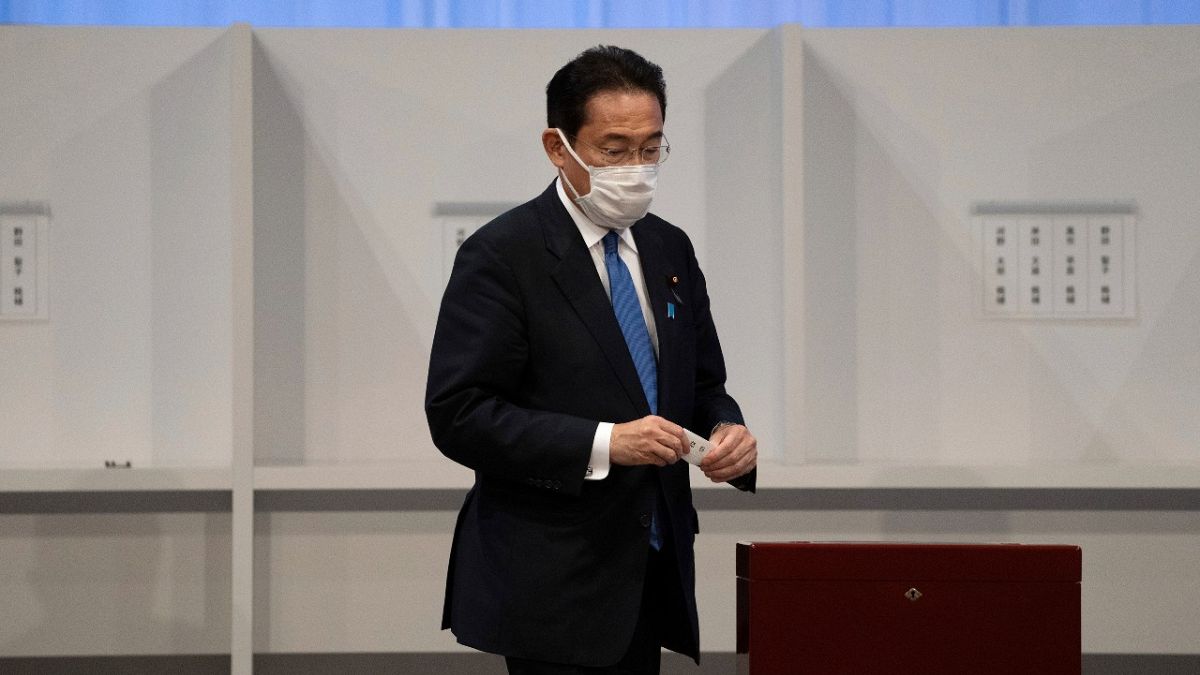 انتخاب وزير خارجية اليابان السابق رئيساً للحزب الحاكم تمهيدا لتوليه رئاسة الحكومة 