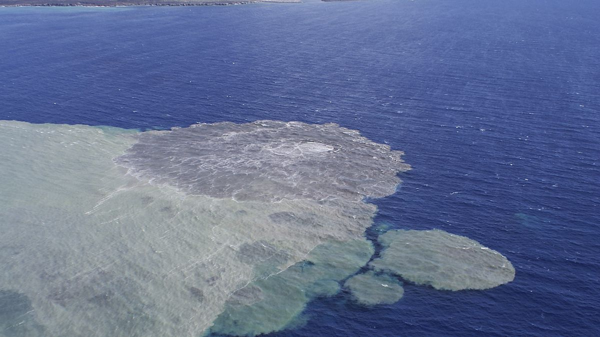 تصاویر نادر از ورود گدازه‌های آتشفشانی به آب‌های اقیانوس اطلس