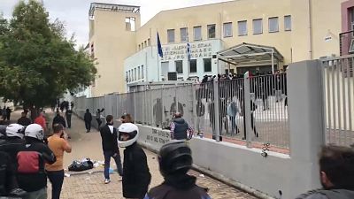 Disturbios frente a un centro educativo en Stavroupoli, en Tesalónica